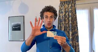 Magie. Zauberer Lionel Dellberg weiss, wie man das Skiabo-Depot immer zur&uuml;ckbekommt.