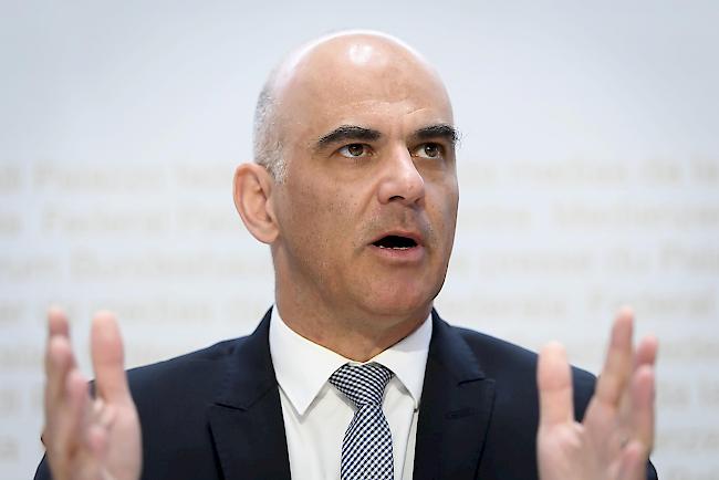 <b>Sicherheitsvorkehrungen.</b> Gesundheitsminister Alain Berset verbietet Grossanlässe aufgrund des grassierenden Coronavirus.