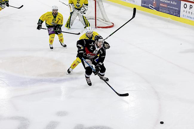 1:1-Torschütze Dario Burgener (vorne) gegen Thurgaus Joel Scheidegger.