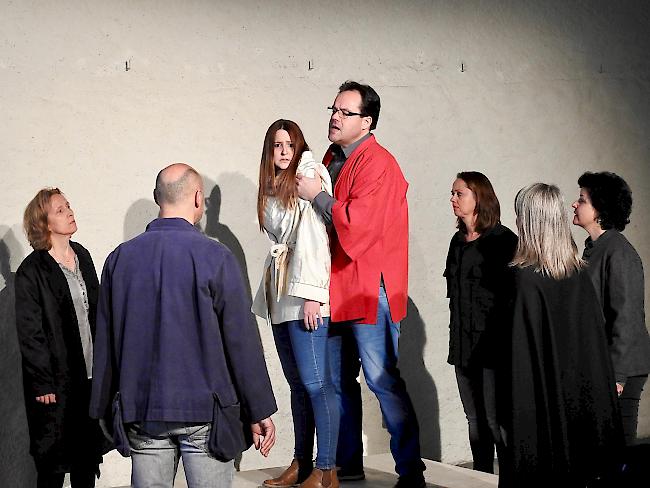 Das Freie Theater Oberwallis bei Proben zu «Oedipus».