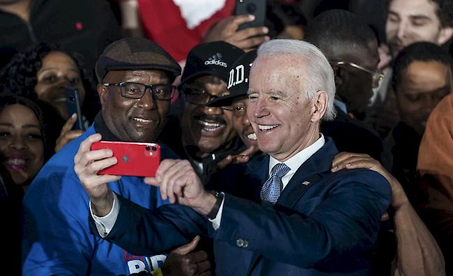 Joe Biden war bei den Vorwahlen der Demokraten fast schon abgeschrieben. Nun feiert er ein Comeback in South Carolina.