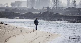 Wenn die Angler ihren Fang am Abend daheim zubereiten, bleiben am Rottenufer nur die Fussspuren zur&uuml;ck. 