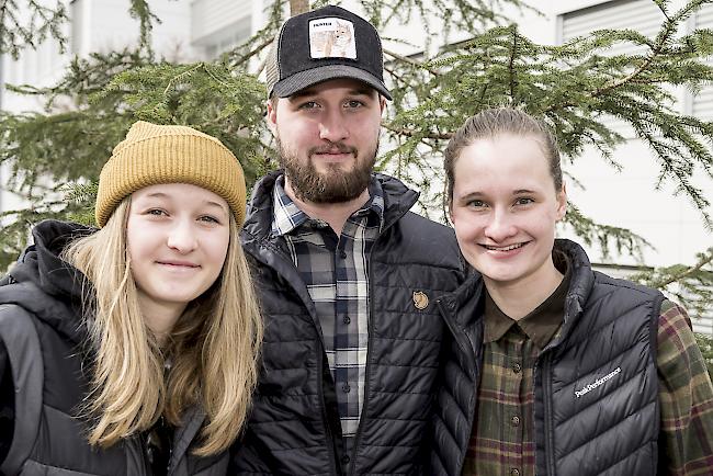 Fabienne (19), Dominic (23) und Celine (22) Ludi, Ried-Brig. 