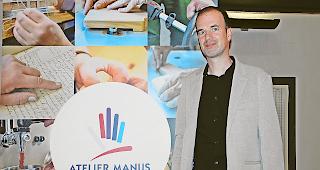 Zufrieden. Das Atelier Manus mit Gesch&auml;ftsf&uuml;hrer Christian Escher &ouml;ffnete 2019 drei neue Abteilungen. Foto mengis media