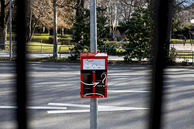 Neue Aschenbecher in Sitten.