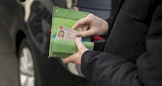 Schweizweit mussten 2019 rund 79'900 Fahrzeuglenker ihren F&uuml;hrerausweis abgeben.