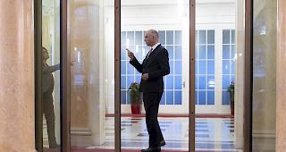 <b>Abstand halten!</b> Bundesrat Alain Berset befolgt die eigenen Weisungen bereits vor dem Treffen mit den kantonalen Gesundheitsdirektoren.