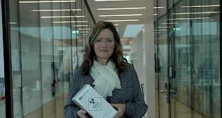 Dicke Post. In diesen Boxen erhalten die Forscherinnen und Forscher des Instituts f&uuml;r Infektionskrank-heiten die Coronaviren &ndash; nichts Aussergew&ouml;hnliches f&uuml;r Dr. rer. nat. Kathrin Summermatter.