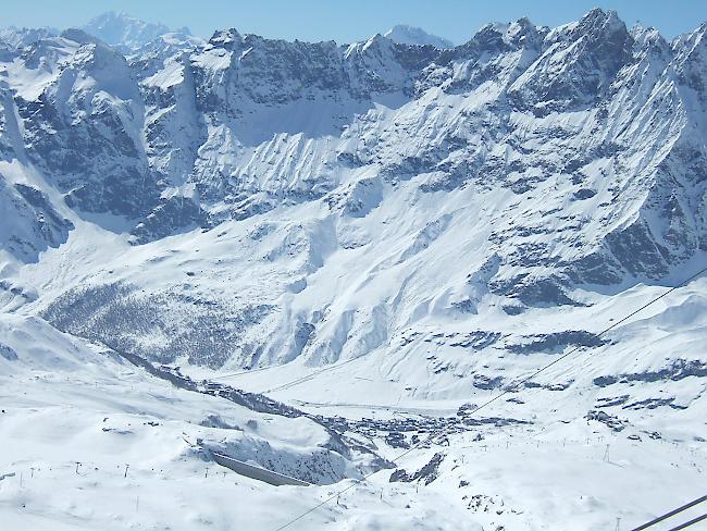 Ab Montag bleibt aufgrund des Coronavirus das Skigebiet Cervinia bis auf Weiteres geschlossen. Der Betrieb auf der Zermatter Seite bleibt geöffnet.