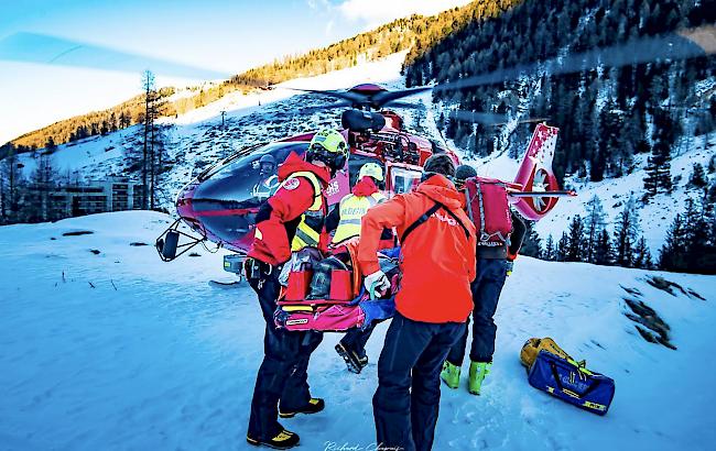 Gemeinsam mit ihren Partnerorganisationen und dem Spital Wallis appelliert die Kantonspolizei an das Verantwortungsbewusstsein aller Bergsportler. 