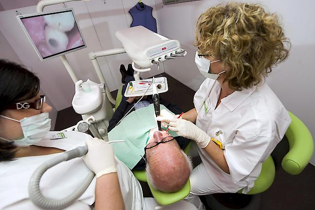 Noch das Notwendigste. Zahnarztpraxen sollen nicht dringliche Termine aufschieben.