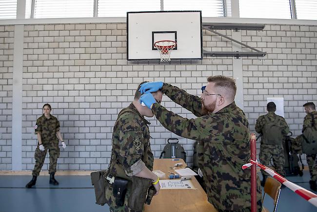 Grösstes Aufgebot seit dem Zweiten Weltkrieg: Abläufe würden so angepasst, dass sich nicht zu viele Personen auf einmal verpflegten.