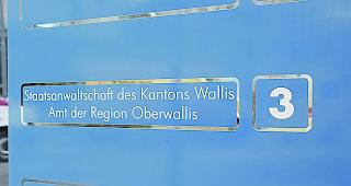 Wirt zu bedingter Geldstrafe von 60 Tagess&auml;tzen mit Bew&auml;hrungsfrist von zwei Jahren und zu einer unbedingten Busse von 2000 Franken verurteilt.