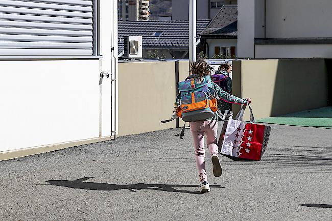 Rückzug. Die Oberwalliser Schüler verschwinden aus der Öffentlichkeit – und mit ihnen das Leben. 