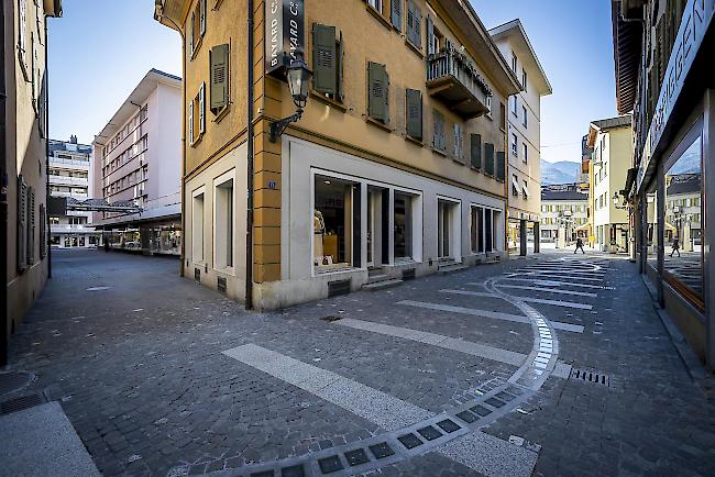 Ewiger Sonntag. Die Bahnhofstrasse in Visp. 