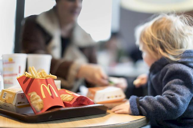 Unia: Die verkauften Produkte würden im Durchschnitt von fünf bis sechs Personen berührt, bevor sie an die Kunden übergeben werden.