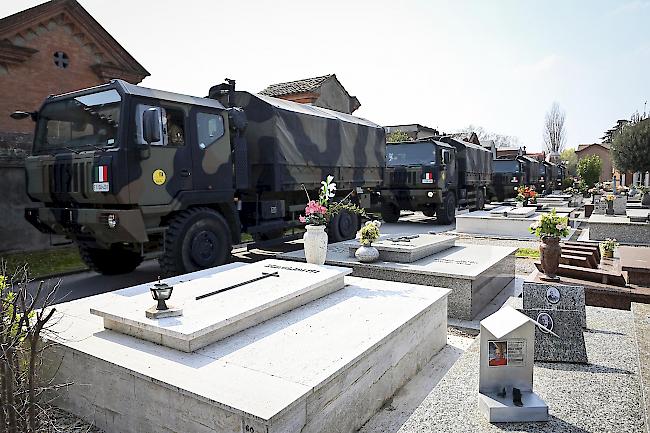 Die Bilder des langen Konvois von Militärlastwagen erschütterten die Welt.