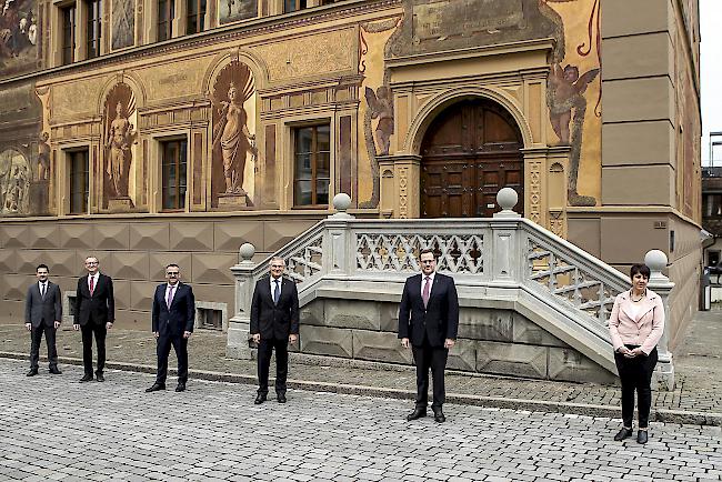 Der neu gewählte Schwyzer Regierungsrat posiert am Wahlsonntag.