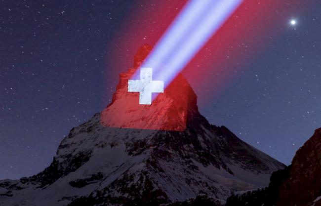 Im Auftrag von Zermatt beleuchtet der Lichtkünstler Gerry Hofstetter ab Dienstag täglich zwischen Sonnenuntergang und 23.00 Uhr das Matterhorn – als Zeichen der Hoffnung und der Solidarität.