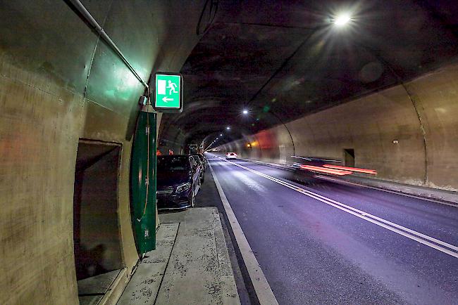 Fluchtweg im Mittaltunnel.