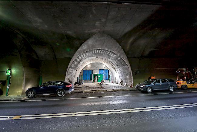 Fluchtweg im Mittaltunnel.