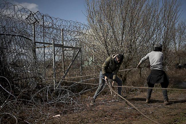 Ist Erdogans Schachzug, mehr EU-Support zu bekommen für die Versorgung syrischer Flüchtlinge in der Türkei als auch für die türkische Syrienpolitik, gescheitert?