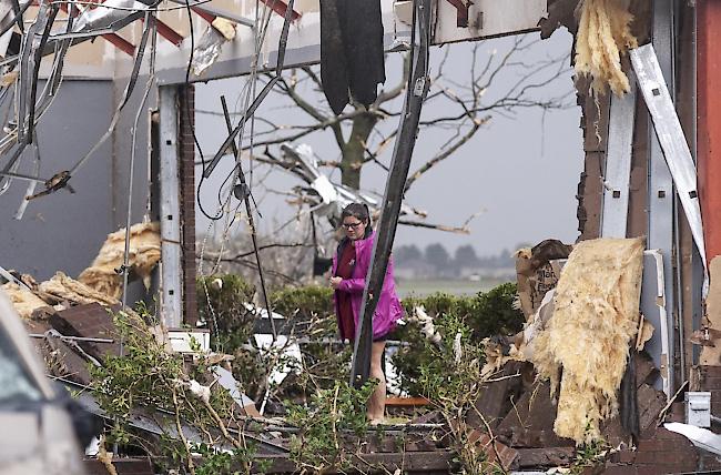 Im US-Bundesstaat Arkansas sind bei einem Tornado mindestens sechs Menschen verletzt worden. Der Sturm fegte am Samstagnachmittag (Ortszeit) über die Stadt Jonesboro mit etwa 70