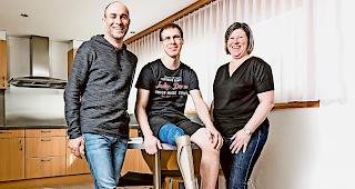 Halt in der Familie. Die Eltern Marco und Elisabeth Bohnet stehen und standen ihrem Sohn Sandro immer zur Seite. Fotos mengis media/Andrea Soltermann