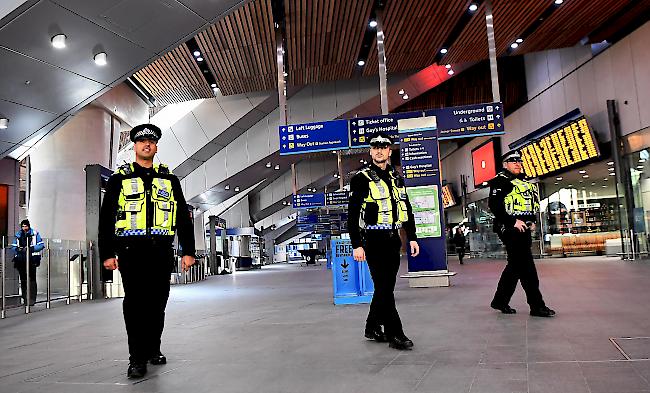 Der Mann habe ausgerufen, dass er mit dem Coronavirus infiziert sei und den Beamten anstecken werde. (Symbolbild: Londoner Polizei)