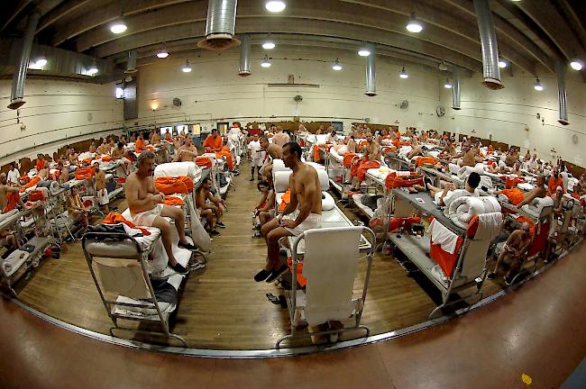 Nachrichtenüberblick: Häftlinge in US-Gefängnissen werden wegen Coronavirus isoliert. (Symbolbild/Archiv: California State Prison, Los Angeles)
