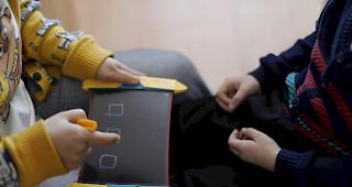 Am Donnerstag ist Welttag des Autismus. (Symbolbild: Training mit einem autistischen Kind)