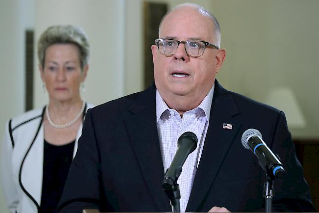 Gouverneur Larry Hogan spricht am Freitag auf einer Pressekonferenz in Annapolis. Die Behörden suchten zunächst nach der Tochter und einem Enkel von Kathleen Kennedy Townsend, der ehemaligen Gouverneurin von Maryland.