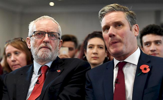 Der 57-jährige Keir Starmer (rechts) wurde in Grossbritannien zum neuen Labour-Chef gewählt. Er folgt auf Jeremy Corbyn (links).
