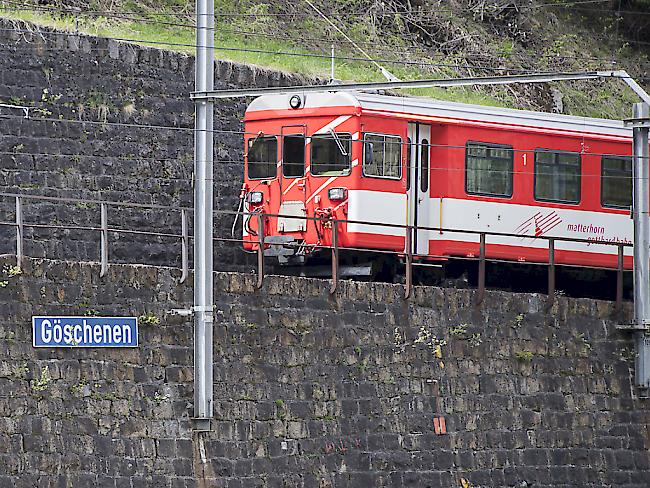 Ein Personenzug der Matterhorn-Gotthard-Bahn beim Bahnhof in Göschenen im Kanton Uri. (Archivbild)