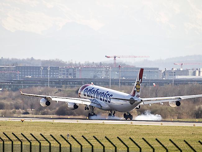 Ein A340-Flugzeug der Swiss-Schwestergesellschaft Edelweiss brachte am Sonntag in Australien gestrandete Schweizer zurück nach Zürich. (Symbolbild)