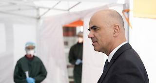 Gem&auml;ss Gesundheitsminister Alain Berset scheint es &laquo;illusorisch&raquo;, dass die Corona-Massnahmen nach Ablauf der vorerst angesetzten Frist vom 19. April bedeutend gelockert werden k&ouml;nnen. (Archivbild)