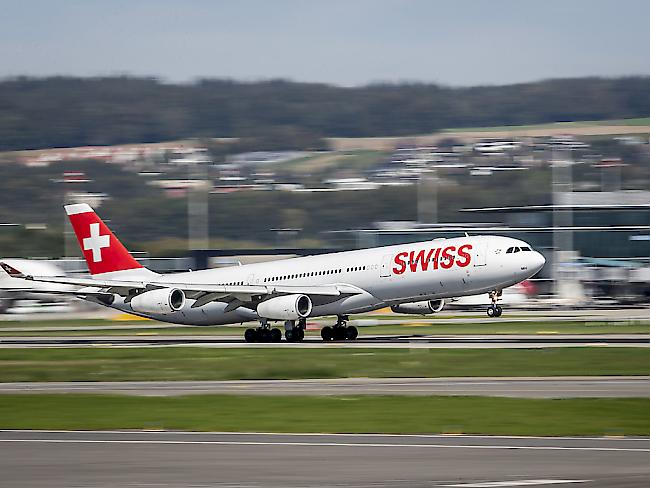 Nachrichtenüberblick: In Zürich ist eine erste Lieferung von Schutzausrüstung aus China mit einem Airbus der Swiss eingetroffen. (Symbolbild)