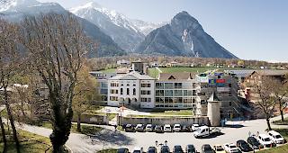 Gesundheitsministerin Esther Waeber-Kalbermatten: &laquo;Grosseltern, Eltern und Kinder k&ouml;nnen sich nicht mehr physisch begegnen. Das bereitet vielen Bauchschmerzen.&raquo; (Symbolbild: Altersheim in Susten)