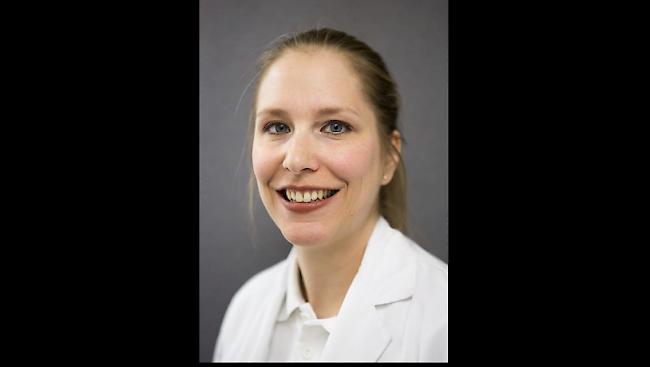 Sarah In-Albon, Fachärztin für Gynäkologie und Geburtshilfe, ist neu die leitende Ärztin in der Klinik Frau-Kind, Fachbereich Gynäkologie-Geburtshilfe, am Spitalzentrum Oberwallis.
