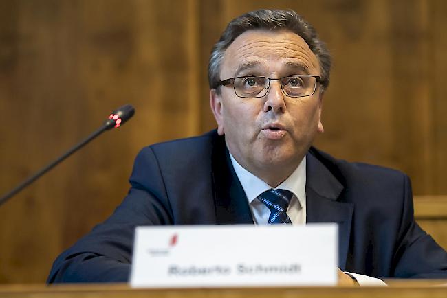 Wirtschaftshilfe. Regierungspräsident Roberto Schmidt. 