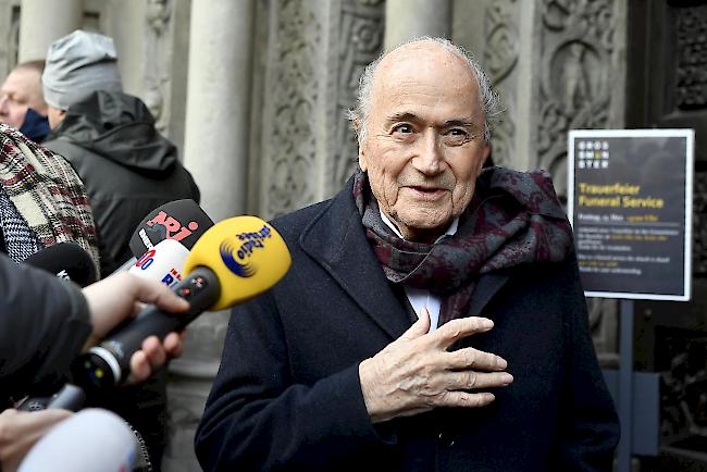 Etappensieg. Aufgrund der Vorwürfe wurde Sepp Blatter von der FIFA suspendiert. 
