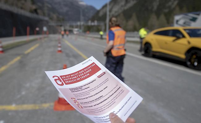 Im Kanton Tessin sind in den vergangenen 24 Stunden weitere 15 Menschen im Zusammenhang mit dem Coronavirus verstorben. Der Kanton zählt nach Angaben seines Führungsstabes nun 244 Covid-19-Todesopfer.