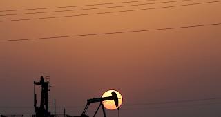 Die Organisation Erd&ouml;l exportierender L&auml;nder (Opec) hat sich mit den Partnern wegen der Corona-Krise auf eine historische &Ouml;l-F&ouml;rderk&uuml;rzung geeinigt.